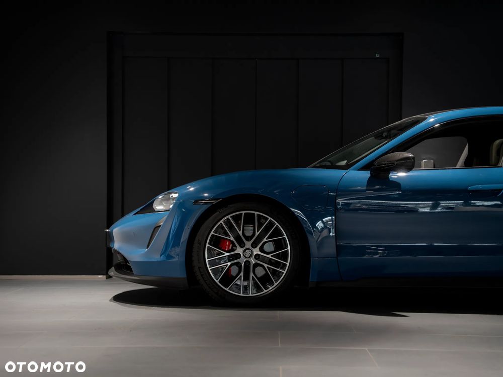 Porsche Taycan - 8