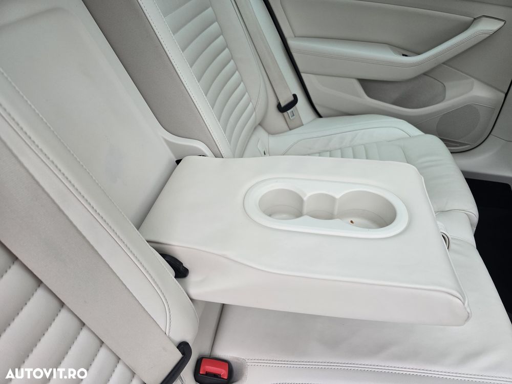 Volkswagen Passat 2.0 TDI SCR 4Motion DSG Elegance - 4