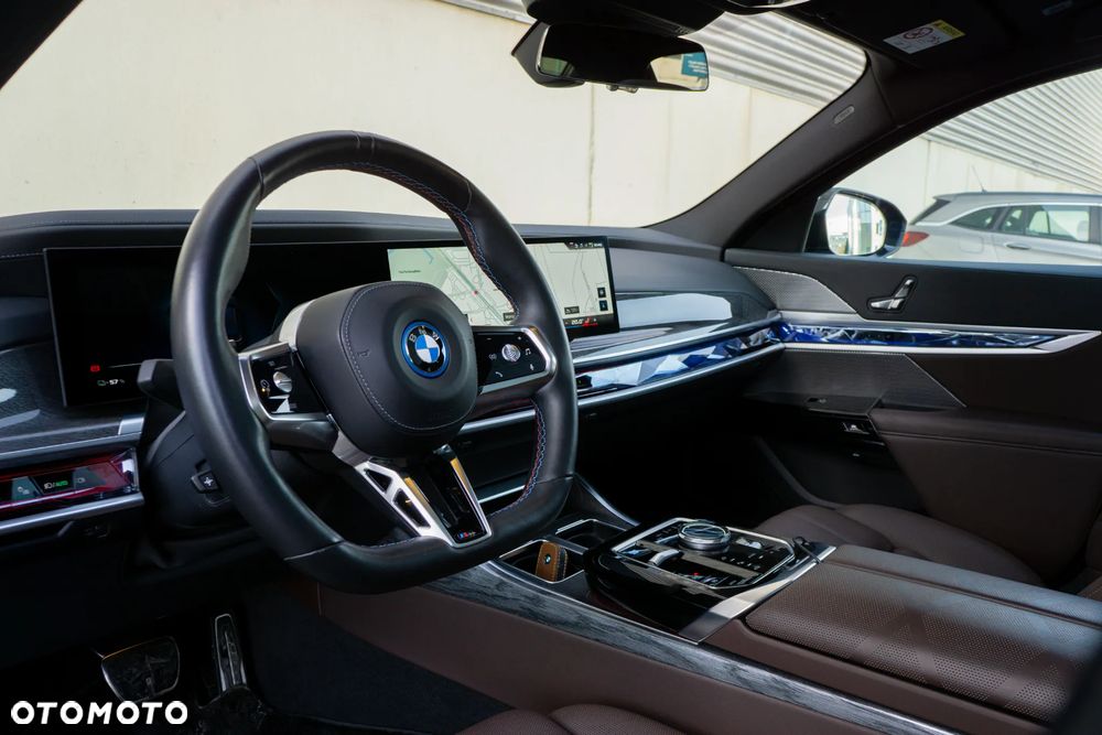 BMW i7 - 11