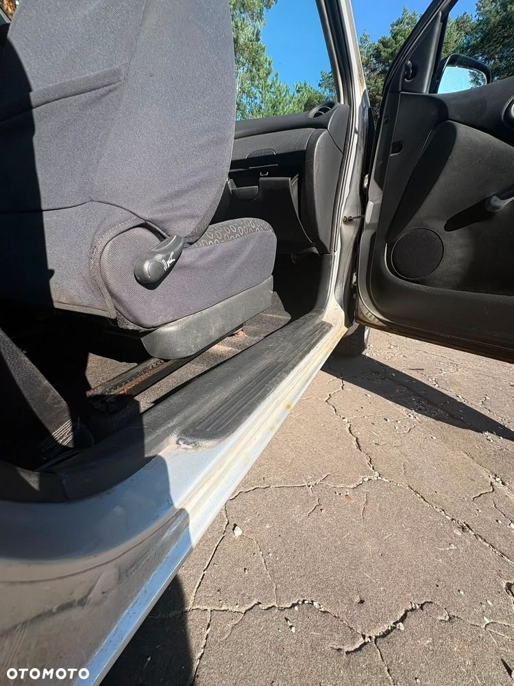Toyota Yaris - 30