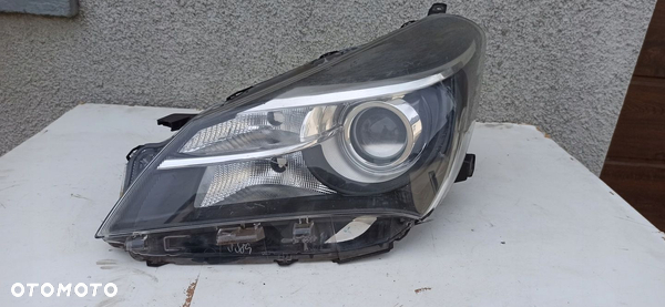 TOYOTA YARIS III 3 2011- LAMPA LEWY PRZÓD ZWYKŁA SOCZEWKA EUROPA