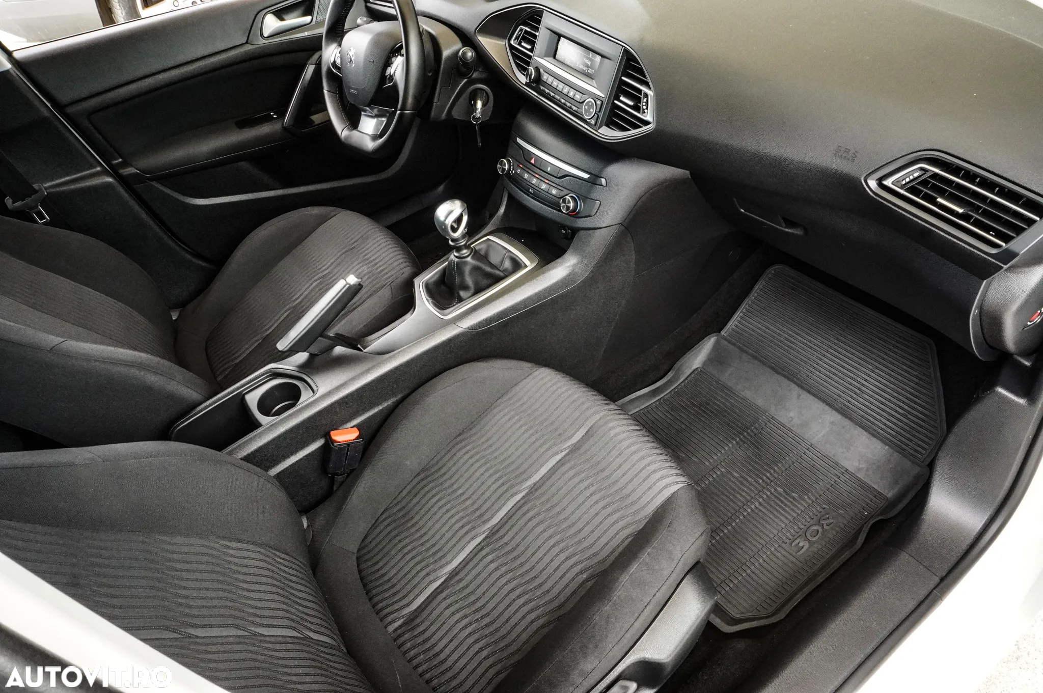 Peugeot 308 1.2 L PureTech Turbo S&S Allure - 13