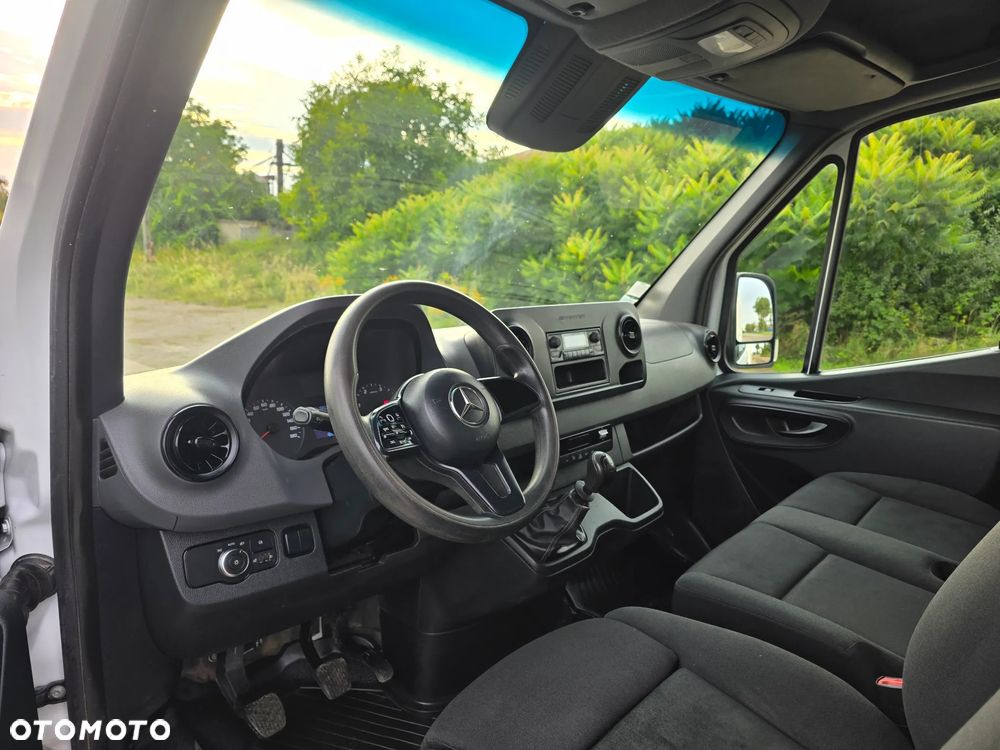 Mercedes-Benz Sprinter - 22