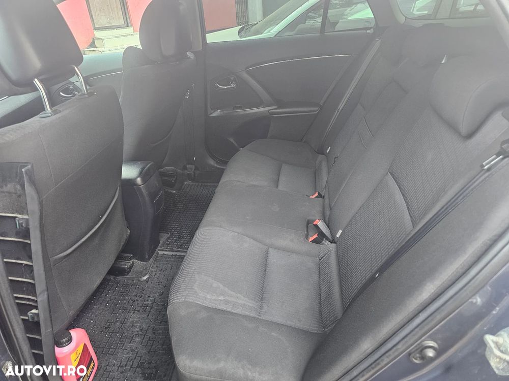 Toyota Avensis - 10