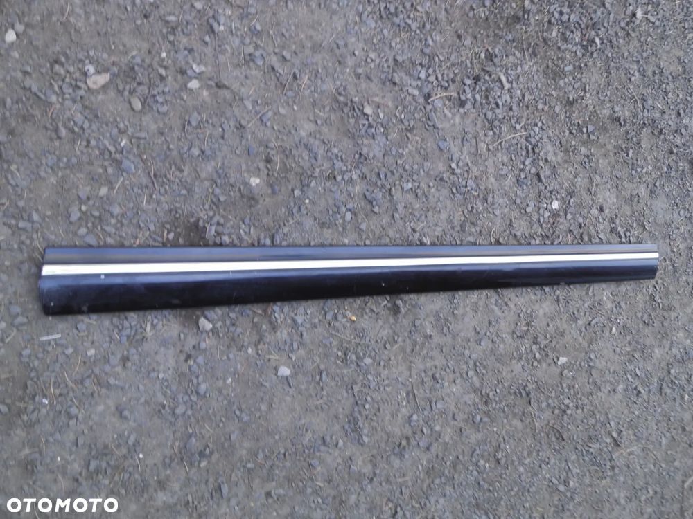 MERCEDES W210 E KLASA LISTWA DRZWI PRAWY PRZÓD A2106900482 - 1