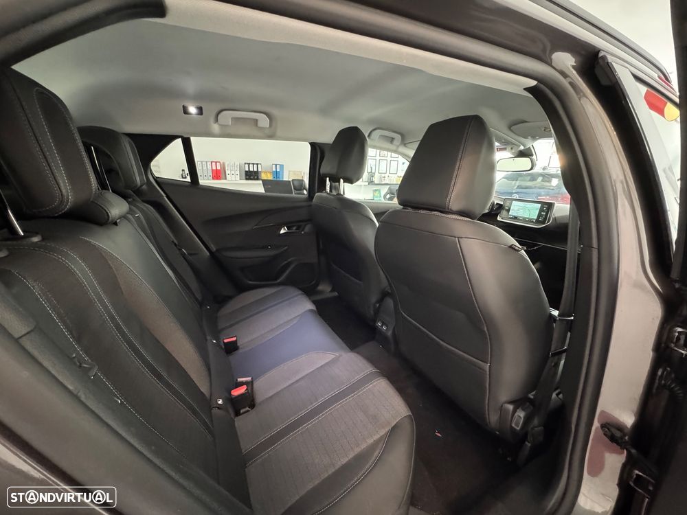Peugeot 2008 1.2 PureTech Allure EAT8 - 14