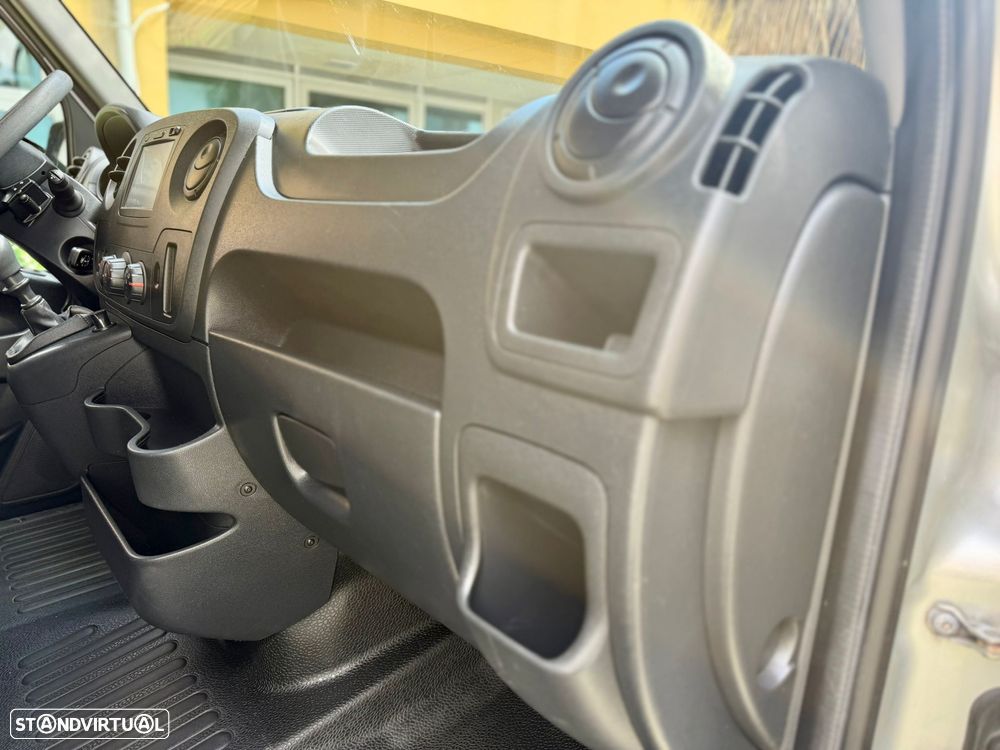 Renault Master 2.3DCI L2H2 135cv 3 Lugares - 25