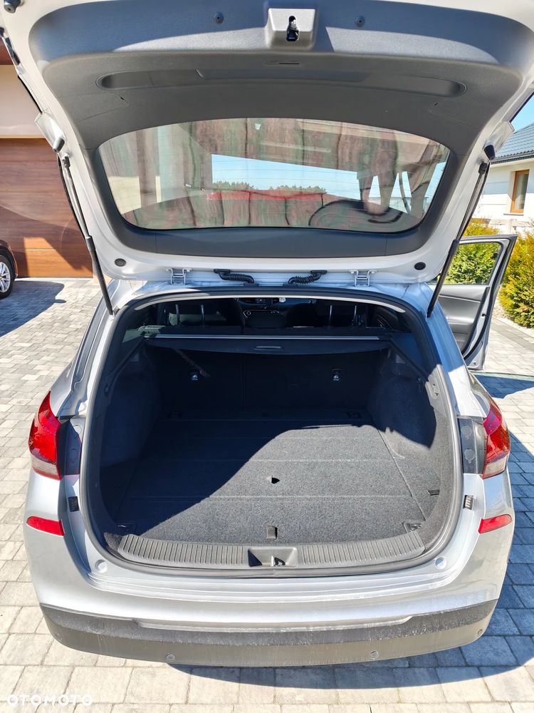 Hyundai i30 1.5 DPI Classic + - 11