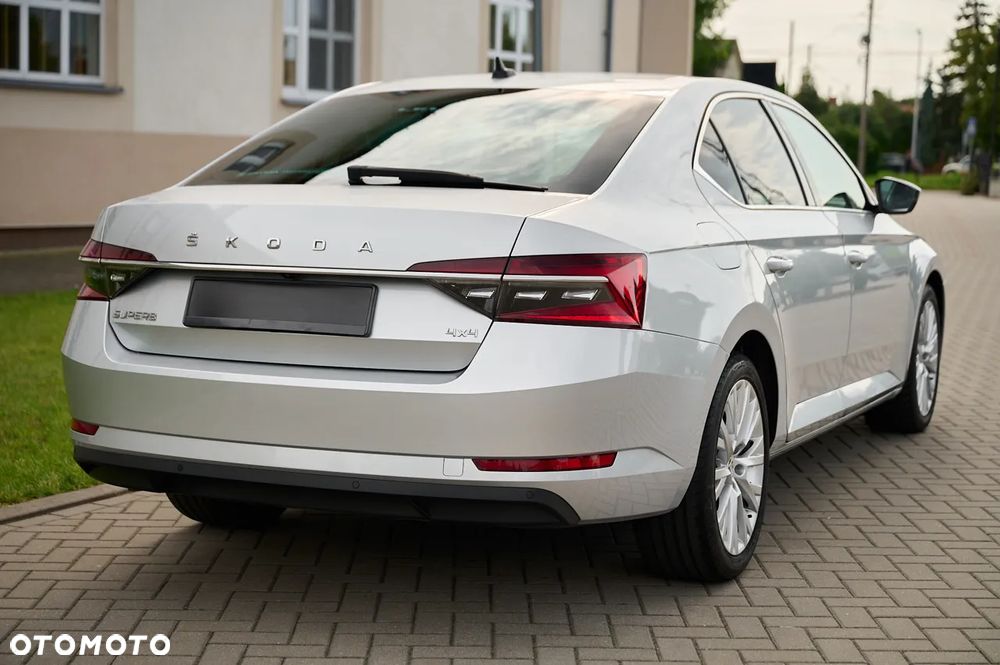 Skoda Superb 2.0 TDI SCR 4x4 Style DSG - 11