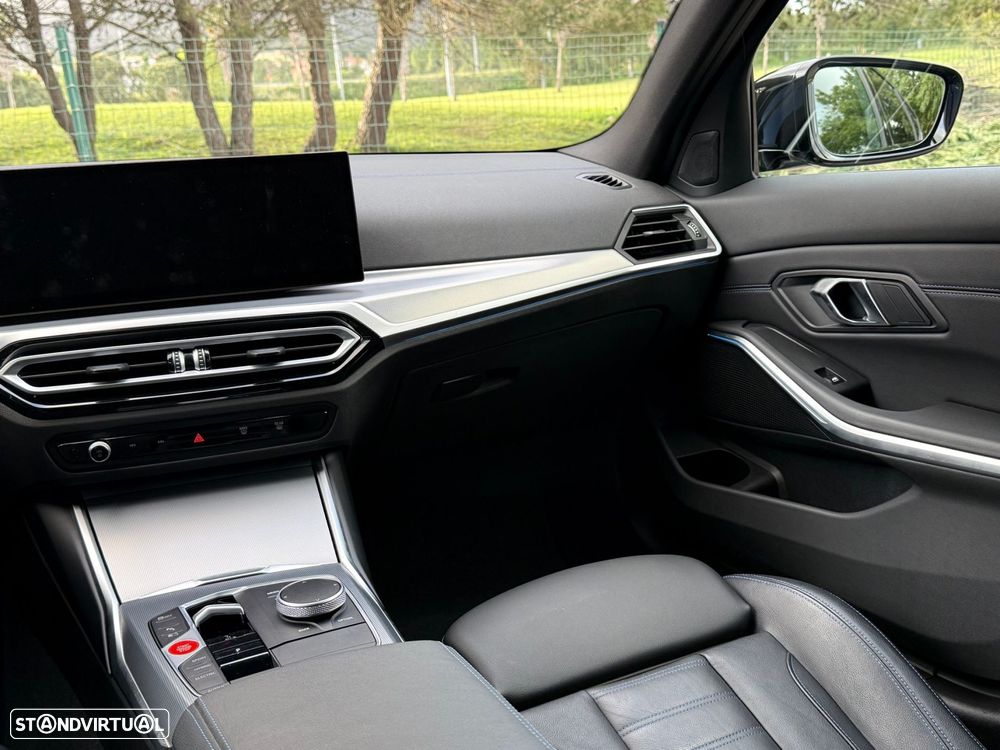 BMW 330 e Pack Desportivo M Pro Auto - 27