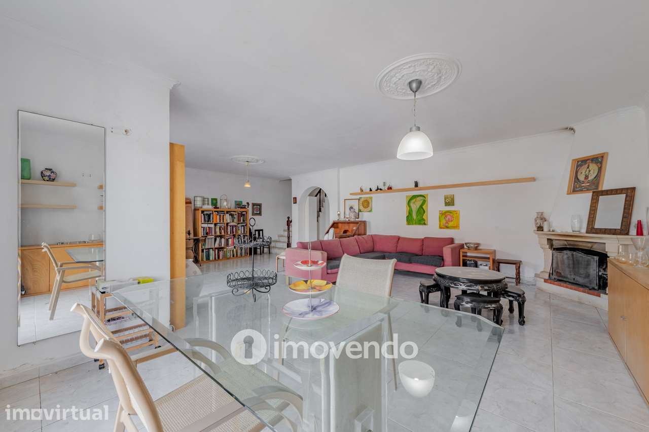 Moradia T4, com áreas amplas e jardim, em Faro - Grande imagem: 4/60