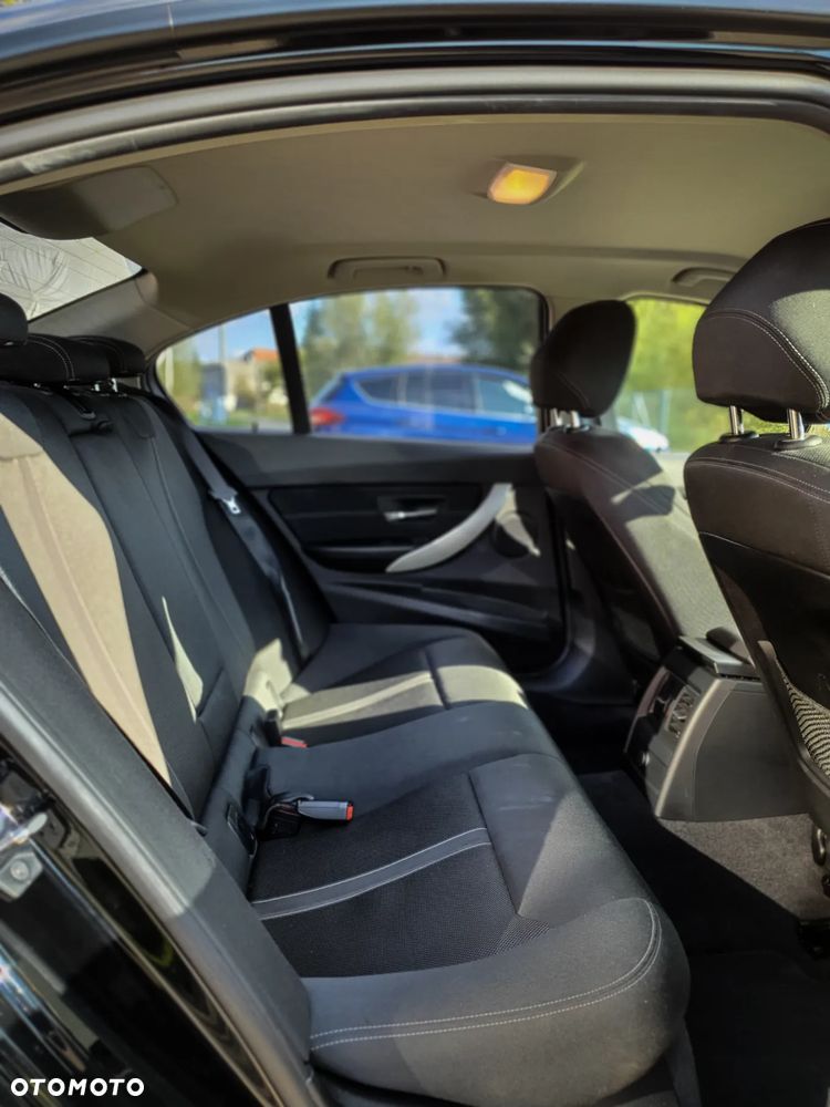 BMW Seria 3 316d - 19