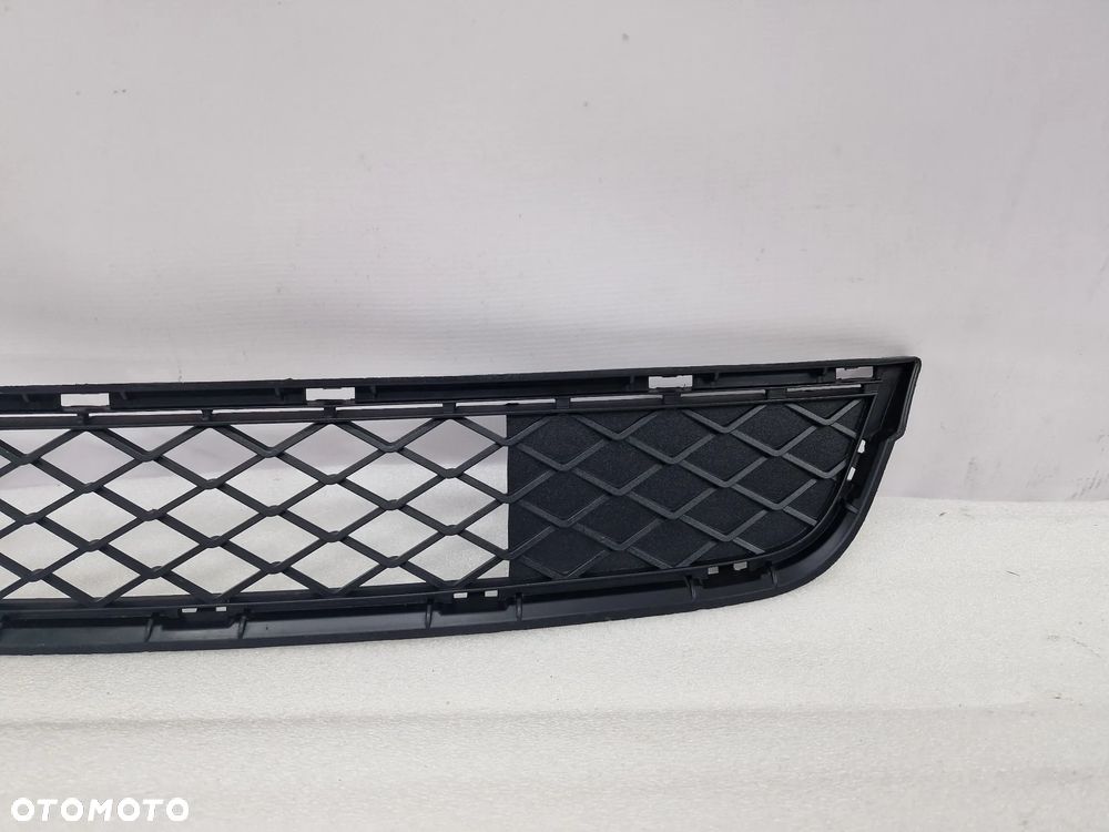 BMW X3 F25 10- KRATKA ŚRODKOWA ZDERZAKA PRZEDNIEGO PRZÓD , NR 51117210465 , NR AUKCJI KR136 - 5