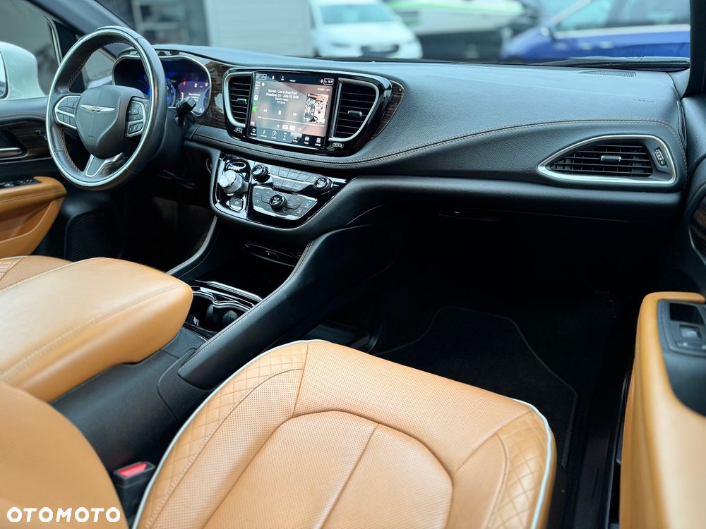 Chrysler Pacifica - 16