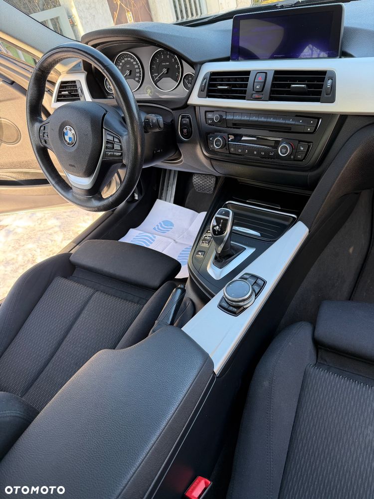 BMW Seria 3 328i xDrive Sport-Aut - 17