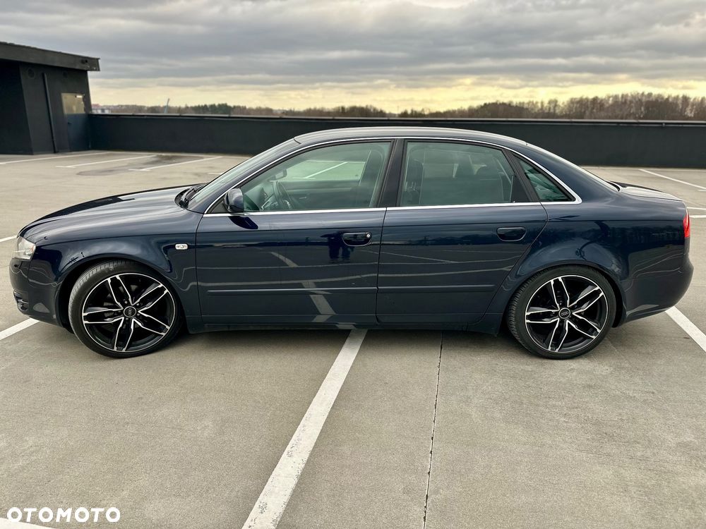 Audi A4 Limousine - 4