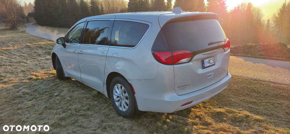 Chrysler Pacifica - 4