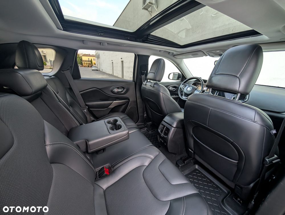 Jeep Cherokee - 23