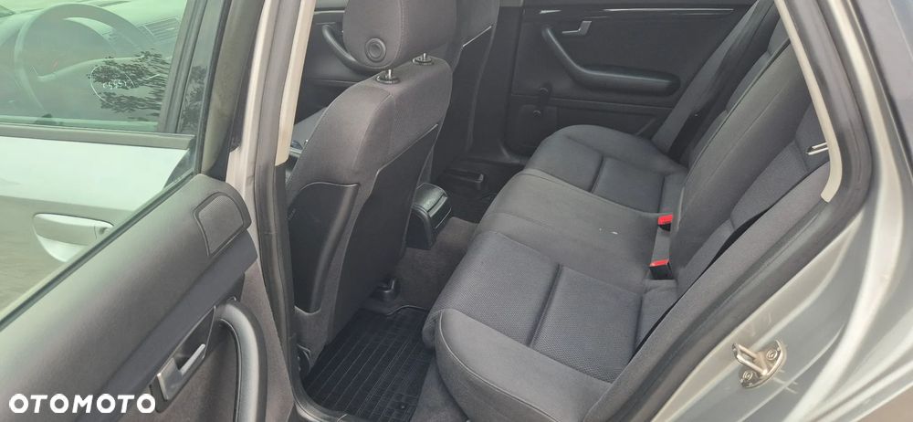 Audi A4 Limousine - 11