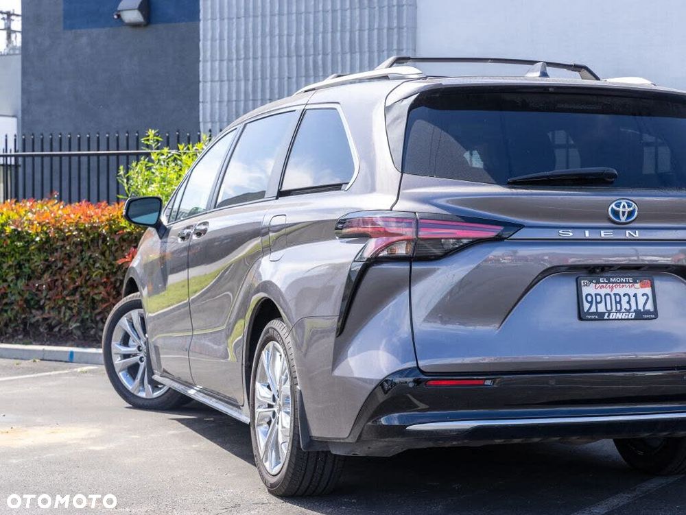 Toyota Sienna - 9