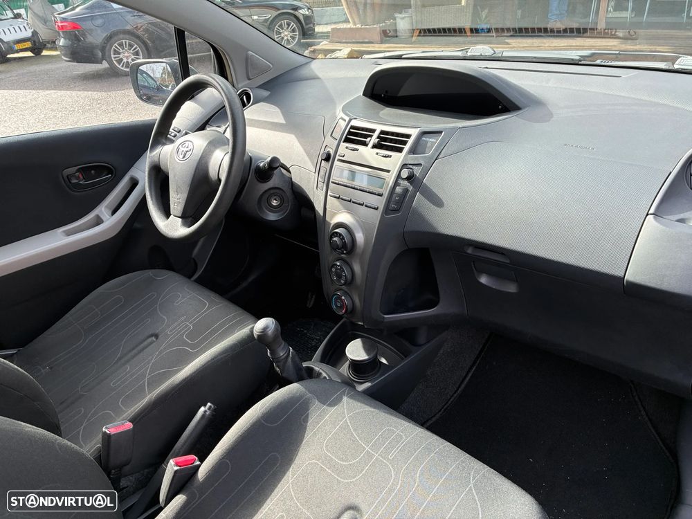Toyota Yaris 1.0 VVT-i - 3