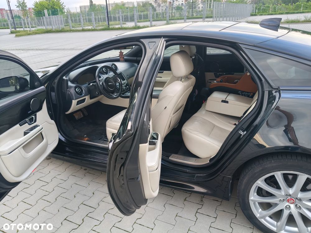 Jaguar XJ 3.0 D V6 R-Sport - 11