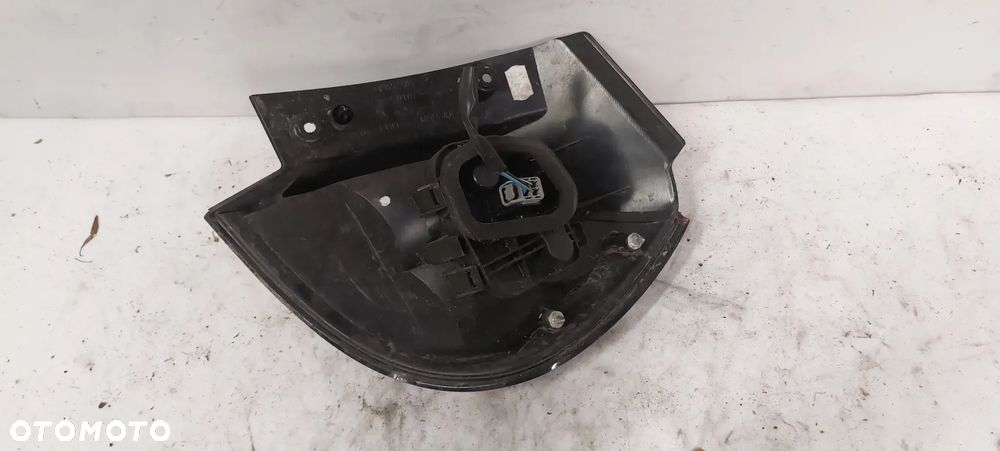 .  LAMPA TYL TYLNA LEWA MITSUBISHI COLT 6 Z30 3D - 2