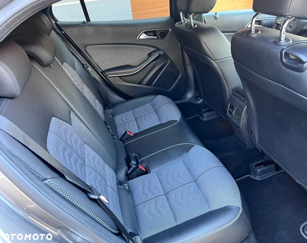 Mercedes-Benz GLA 200 7G-DCT Style - 14