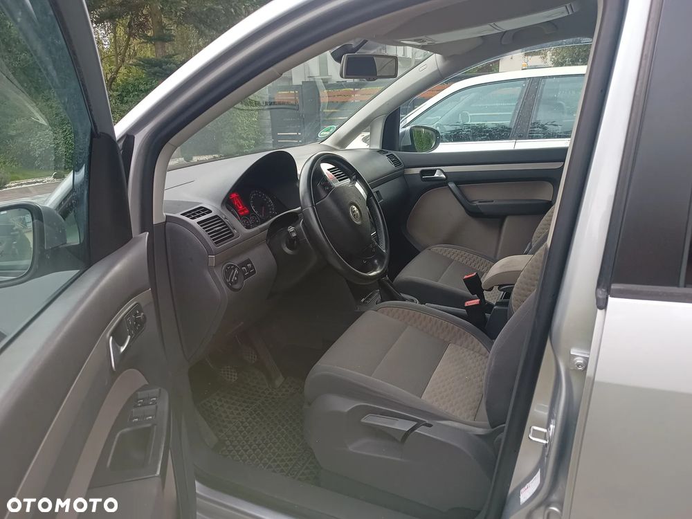 Volkswagen Touran - 5