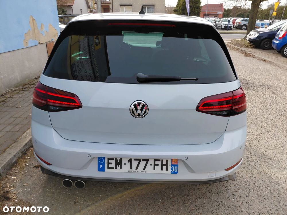 Volkswagen Golf - 6