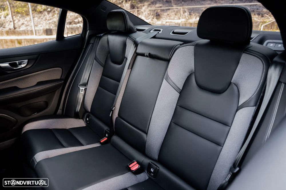 Volvo S60 T8 Recharge AWD Ultimate Dark - 24