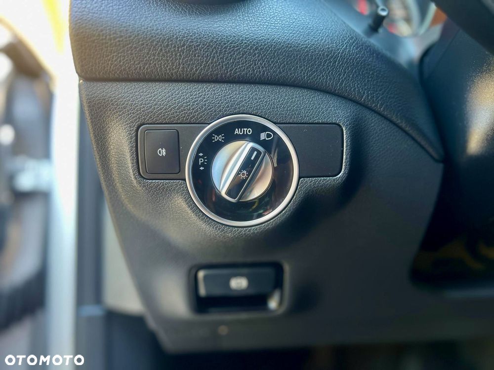 Mercedes-Benz GLA 180 7G-DCT Style - 24