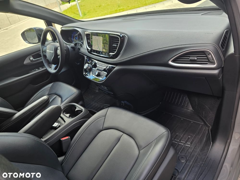 Chrysler Pacifica - 36