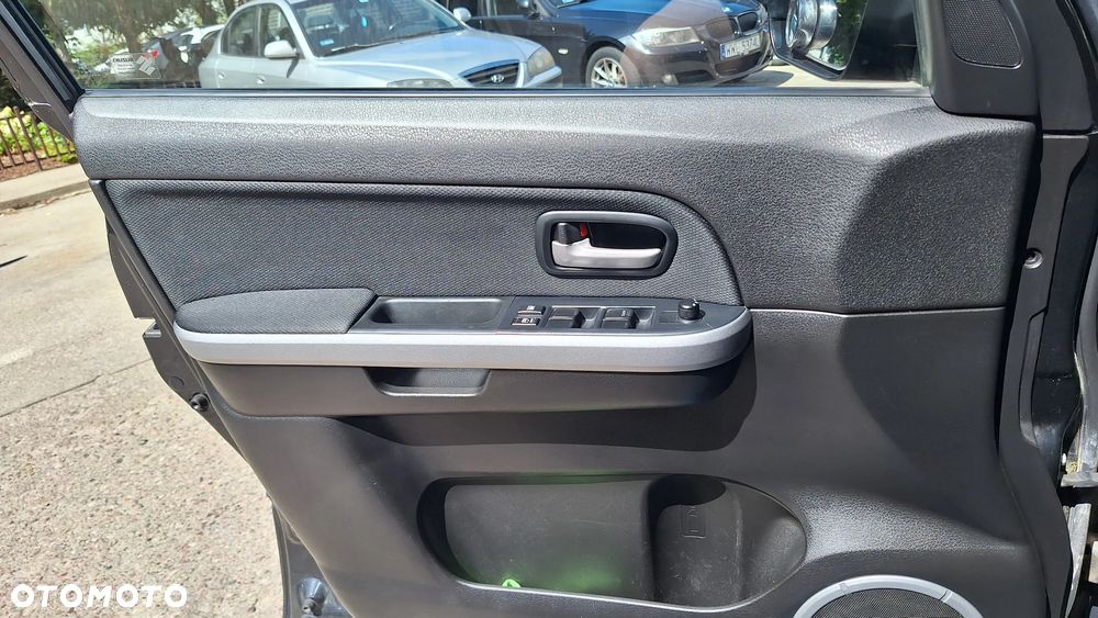 Suzuki Grand Vitara 2.7 V6 Premium - 23