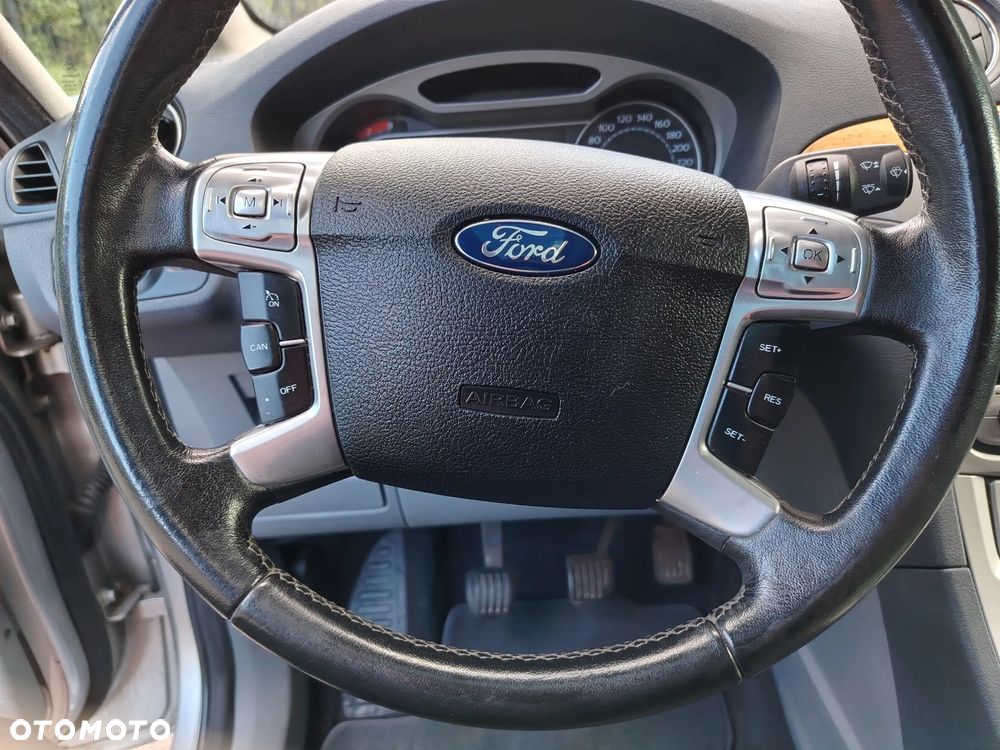 Ford Galaxy 2.0 Ghia - 14