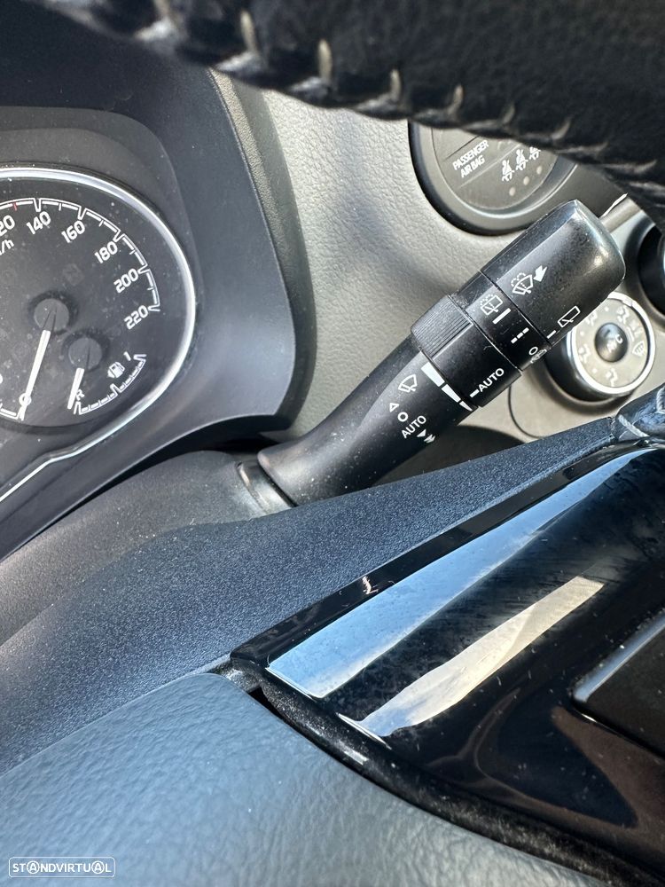 Toyota Yaris 1.0 VVT-i Comfort c/ Design-Pack - 17