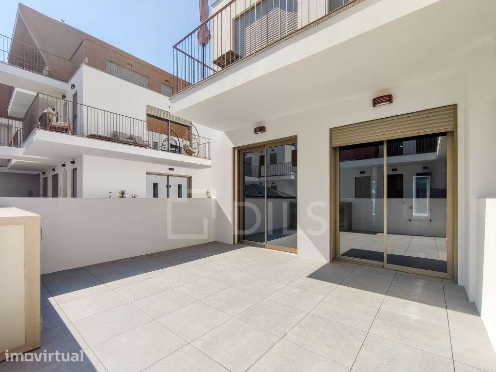 Apartamento T2 com terraço e garagem em Cabanas, Tavira - Grande imagem: 2/60
