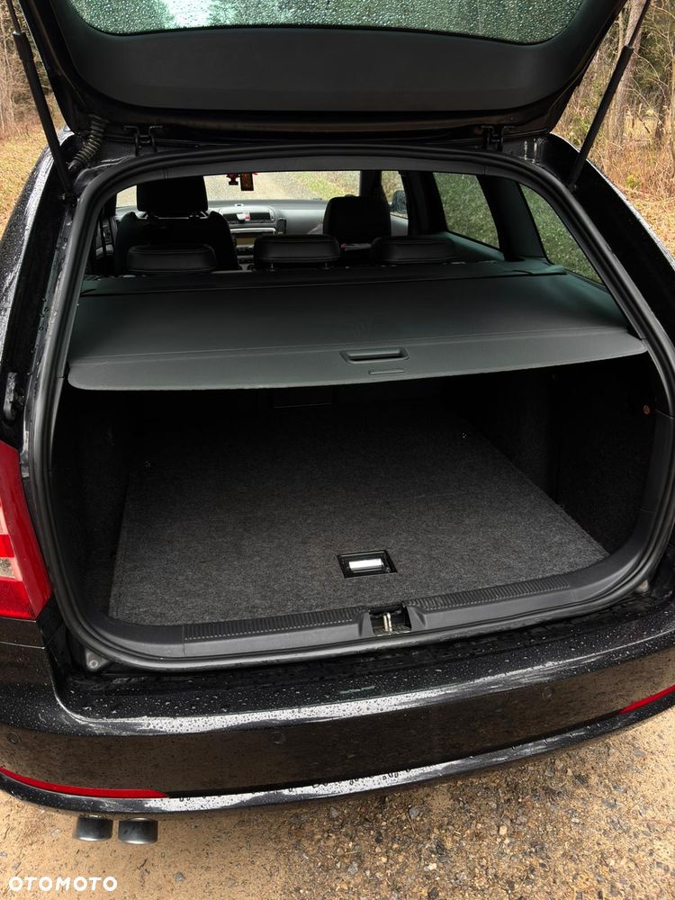 Skoda Octavia 2.0 TDI CR DPF RS - 11