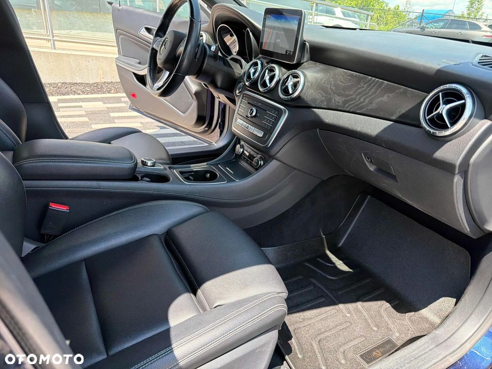Mercedes-Benz CLA 250 4-Matic AMG Line - 10