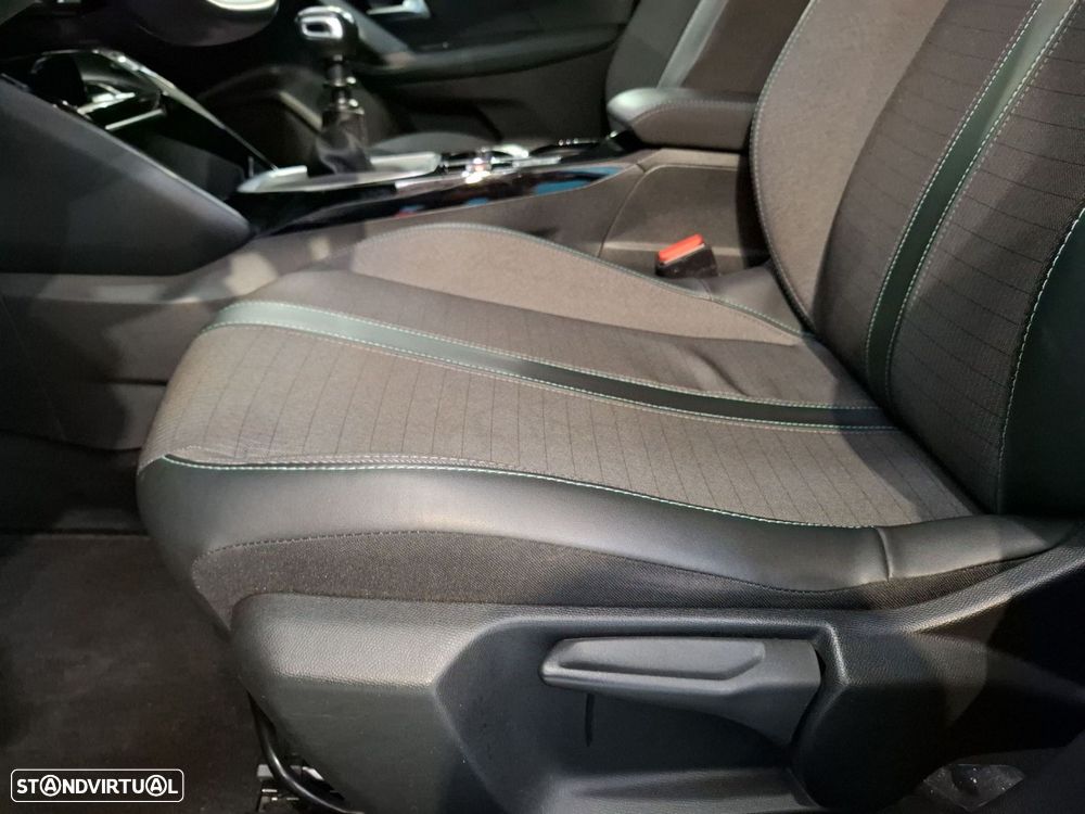 Peugeot 2008 1.2 PureTech Allure Pack - 25