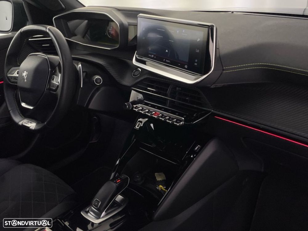 Peugeot 2008 1.2 PureTech GT EAT8 - 22
