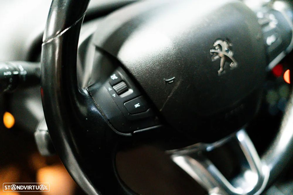 Peugeot 2008 1.2 PureTech Allure - 26