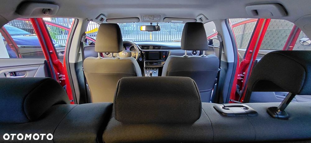 Toyota Auris Hybrid 135 Dynamic - 24