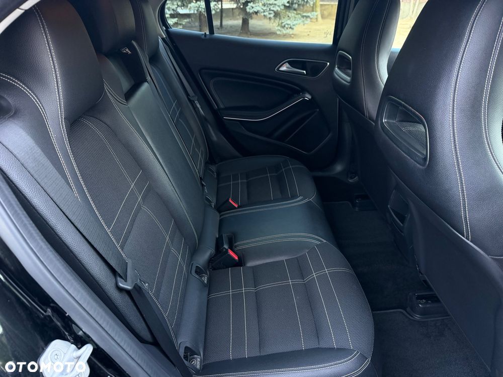 Mercedes-Benz GLA - 23