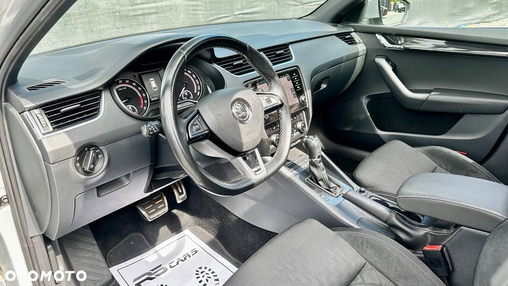 Skoda Octavia 2.0 TDI DSG RS - 25
