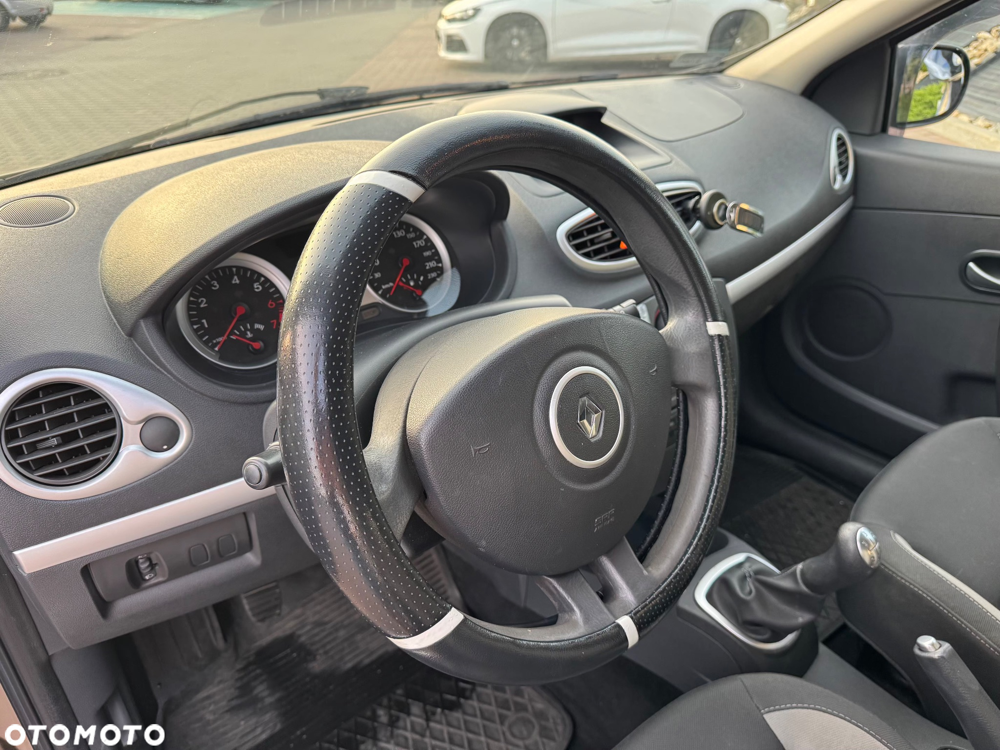 Renault Clio - 8