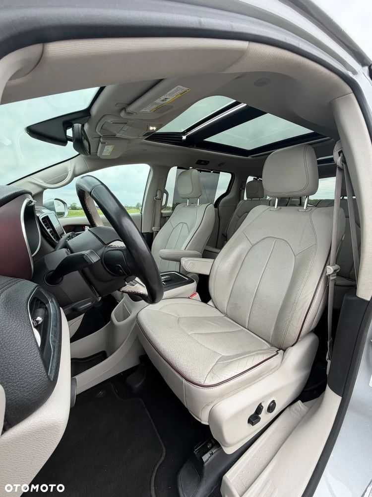 Chrysler Pacifica - 10