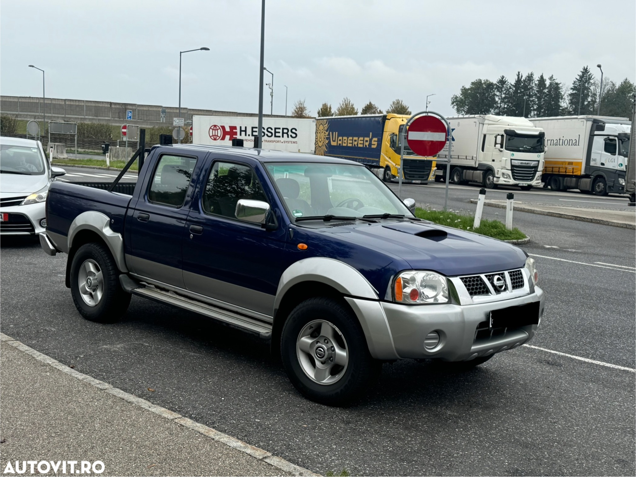 Nissan Pickup - 8