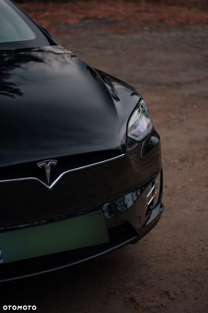 Tesla Model X - 20