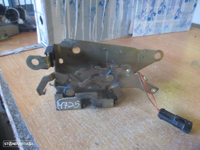 Fecho Fec4725 SMART FORTWO 2004 700 I 61CV 3P PRETO FE 2 PINOS - 1